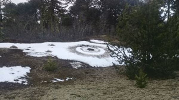 В горах Аргентины на снегу нашли два странных узора. Следы посадки НЛО?