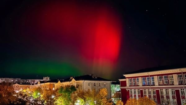 Красочное северное сияние наблюдали жители Челябинской области